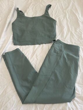 Old Navy Powersoft Leggings set with ribbed detailing